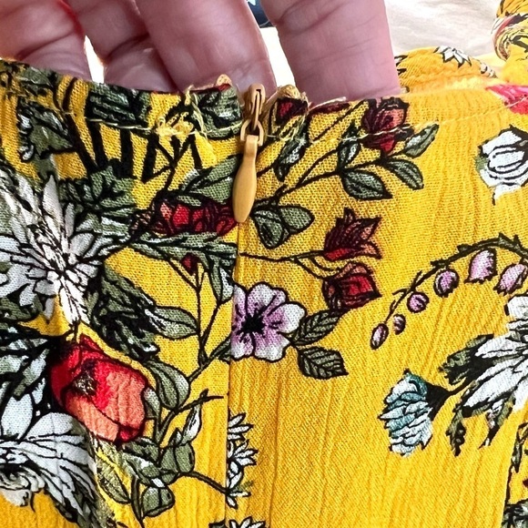 ⭐️Zaful, Forever Young, Yellow Floral Romper,So Cute, Excellent Condition Size 6 - Picture 7 of 13